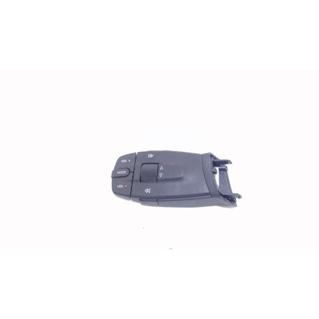Radio bediening Seat Ibiza ST (6J8) (2010 - 2015) Combi 1.2 TDI Ecomotive (CFWA)