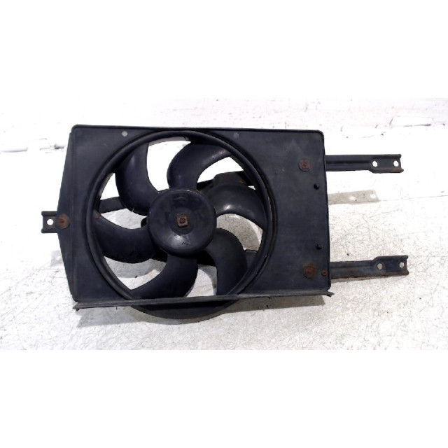 Koelventilatormotor Fiat Seicento (187) (1998 - 2010) Hatchback 1.1 S,SX,Sporting,Hobby,Young (176.B.2000)