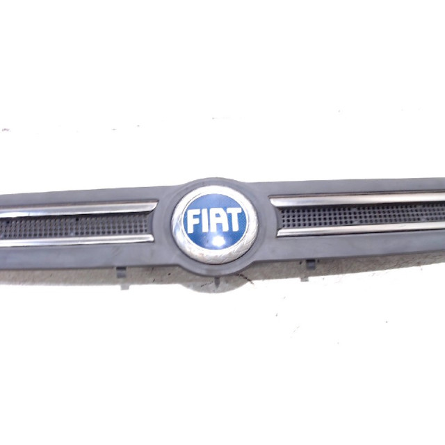 Grille Fiat Panda (169) (2003 - 2009) Hatchback 1.2 Fire (188.A.4000)