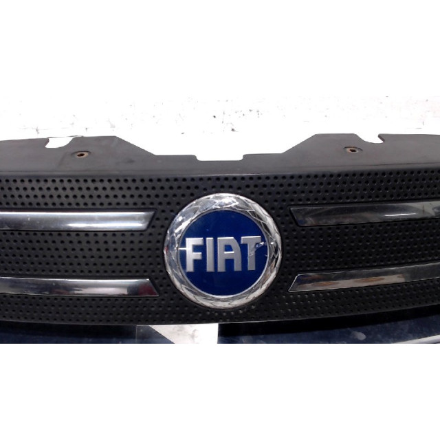 Grille Fiat Multipla (186) (2002 - 2010) MPV 1.9 JTD 115 (186.A.8000)