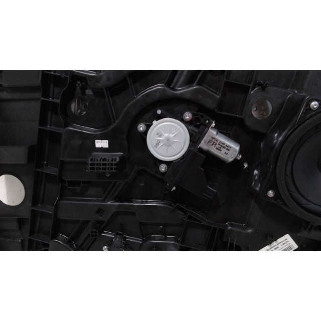 Raammechaniek elektrisch rechts voor Kia Carens IV (RP) (2015 - heden) MPV 1.7 CRDi 16V (D4FD)