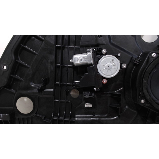 Raammechaniek elektrisch rechts achter Kia Carens IV (RP) (2015 - heden) MPV 1.7 CRDi 16V (D4FD)