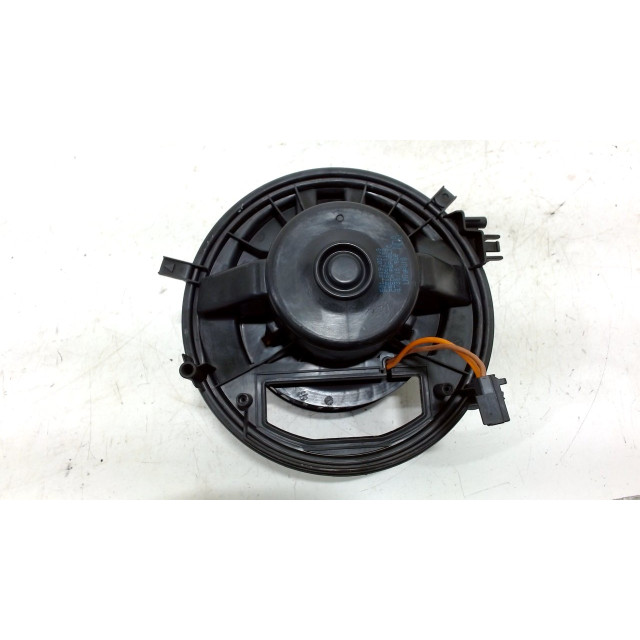 Kachel ventilator motor Skoda Octavia Combi (5EAC) (2012 - 2020) Combi 5-drs 1.8 TSI 16V (CJSA)