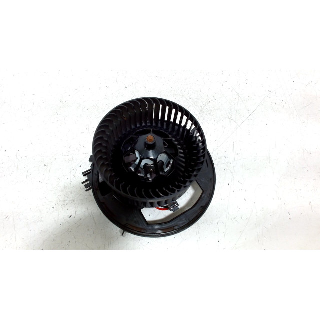 Kachel ventilator motor Volkswagen Passat Variant (3G5) (2014 - heden) Combi 1.6 TDI 16V (DCXA)
