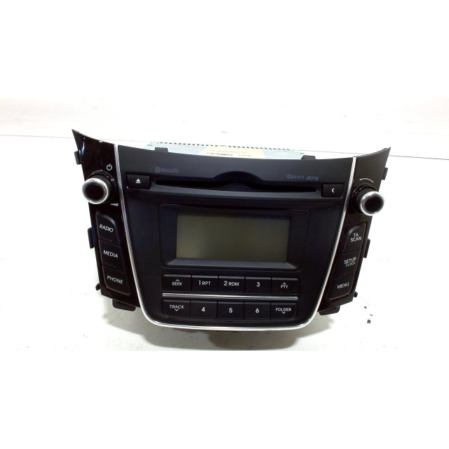 Radio Hyundai i30 Wagon (GDHF5) (2012 - 2017) Combi 1.6 GDI Blue 16V (G4FD(Euro 4))