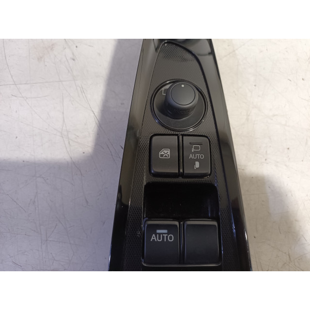 Bedieningspaneel elektrische ramen Mazda 2 (DJ/DL) (2014 - 2017) Hatchback 1.5 SkyActiv-G 90 (P5Y8)