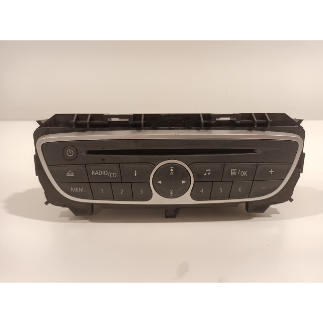 Radio Renault Twingo II (CN) (2007 - 2014) Hatchback 3-drs 1.2 16V (D4F-770)