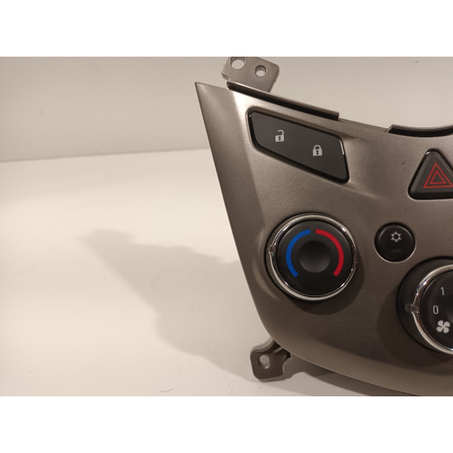 Bedieningspaneel kachel Daewoo/Chevrolet Aveo (2011 - 2015) Hatchback 1.4 16V (A14XER)