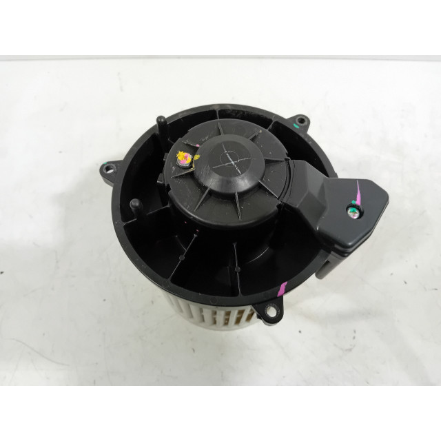 Kachel ventilator motor Suzuki Celerio (LF) (2014 - heden) Hatchback 5-drs 1.0 12V (K10C)