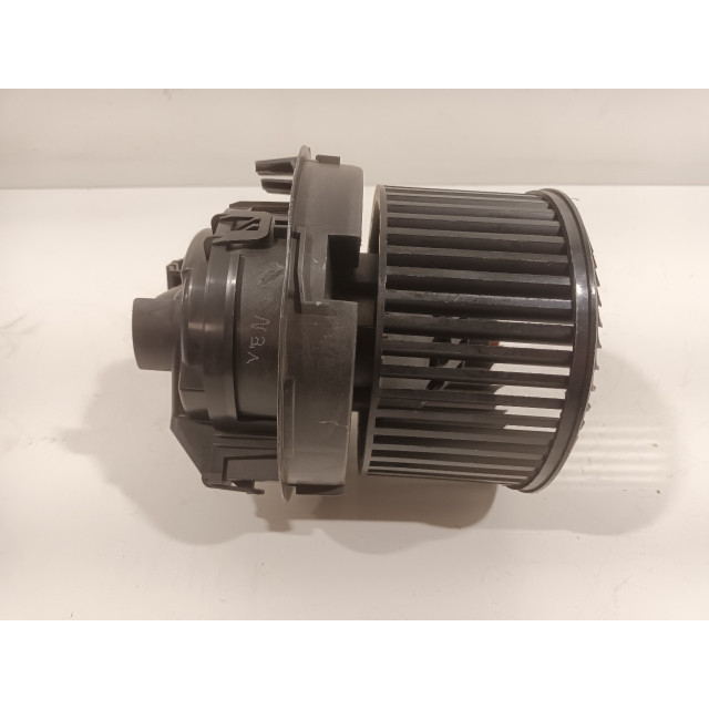 Kachel ventilator motor Toyota Aygo (B40) (2014 - 2018) Hatchback 1.0 12V VVT-i (1KR-FE)