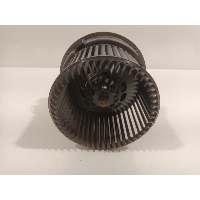 Kachel ventilator motor Toyota Aygo (B40) (2014 - 2018) Hatchback 1.0 12V VVT-i (1KR-FE)