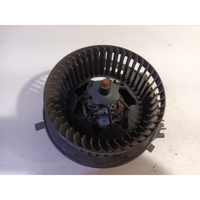 Kachel ventilator motor Skoda Octavia Combi (5EAC) (2013 - 2020) Combi 5-drs 1.6 TDI Greenline 16V (DBKA)