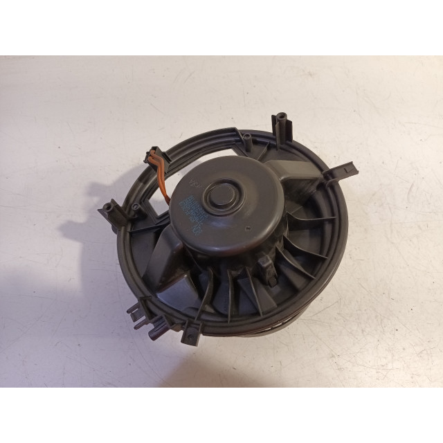 Kachel ventilator motor Skoda Octavia Combi (5EAC) (2013 - 2020) Combi 5-drs 1.6 TDI Greenline 16V (DBKA)