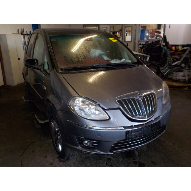 Remklauw rechts voor Lancia Musa (2004 - 2012) MPV 1.4 16V (843.A.1000)