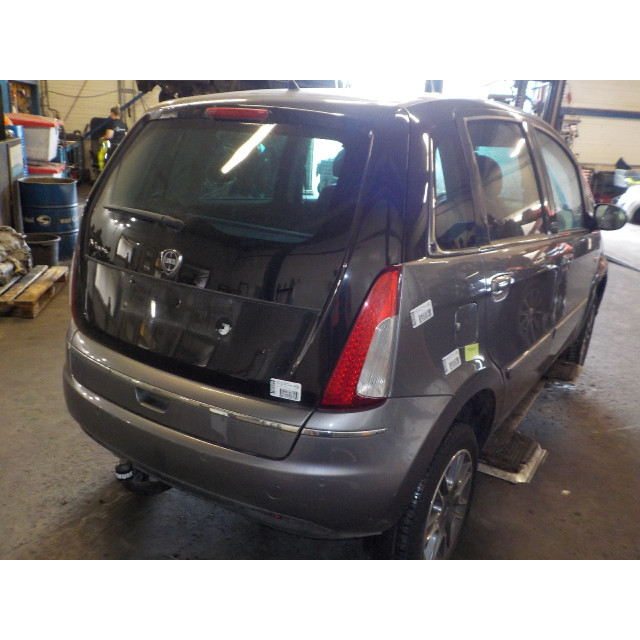 Remklauw rechts voor Lancia Musa (2004 - 2012) MPV 1.4 16V (843.A.1000)