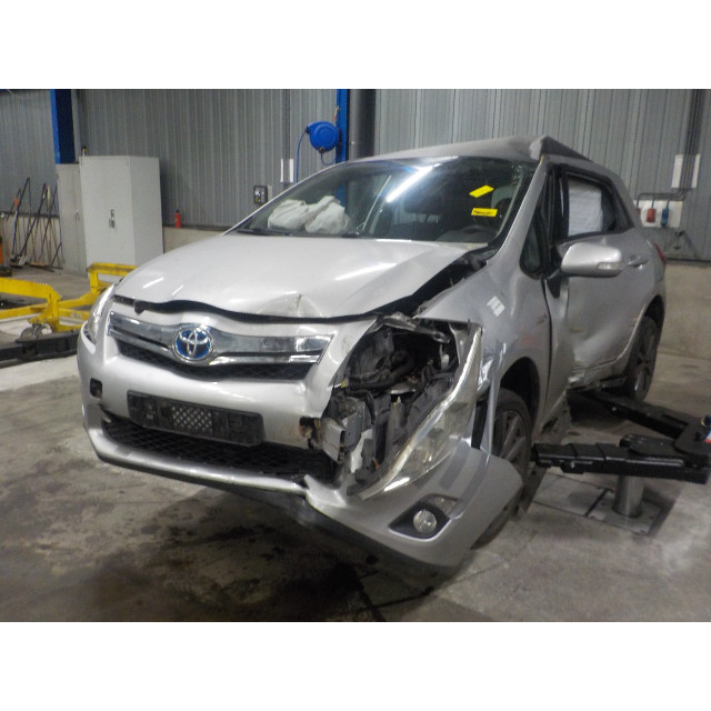 Handrem ontgrendeling Toyota Auris (E15) (2010 - 2012) Hatchback 1.8 16V HSD Full Hybrid (2ZRFXE)
