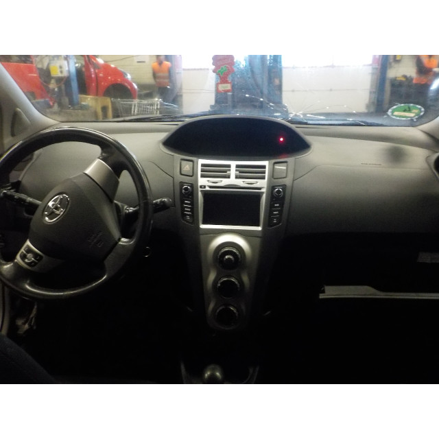 Airbag set Toyota Yaris II (P9) (2005 - 2010) Hatchback 1.3 16V VVT-i (2SZFE)