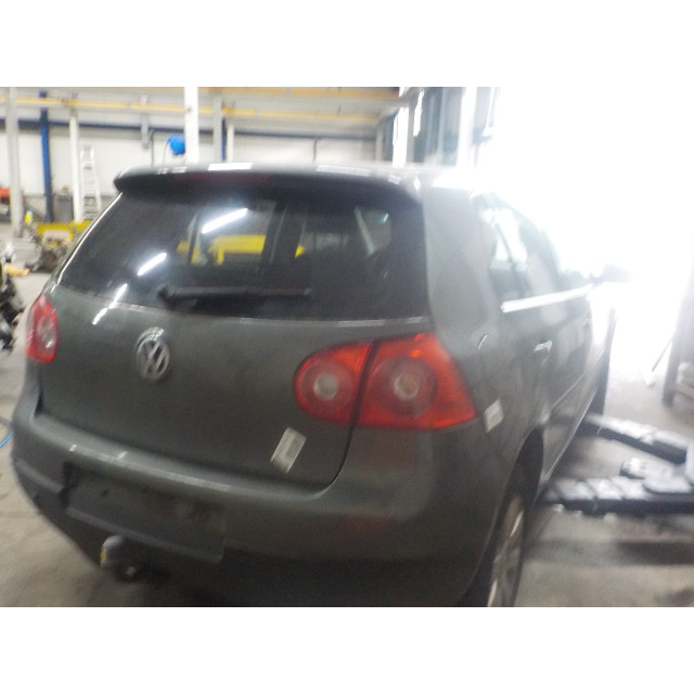 Veiligheidsgordel links voor Volkswagen Golf V (1K1) (2003 - 2008) Hatchback 1.6 FSI 16V (BLF(Euro 4))