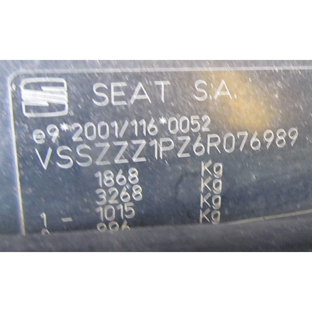 Dashboardkastje Seat Leon (1P1) (2005 - 2010) Hatchback 5-drs 1.9 TDI 105 (BXE)