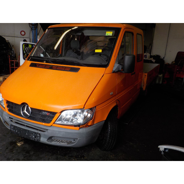 Remklauw links voor Mercedes-Benz Sprinter 3t (903) (2000 - 2006) Ch.Cab/Pick-up 311 CDI 16V Ch.Cab (OM611.981)