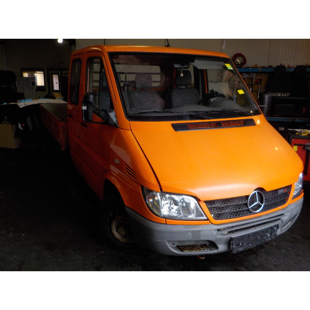 Remklauw links voor Mercedes-Benz Sprinter 3t (903) (2000 - 2006) Ch.Cab/Pick-up 311 CDI 16V Ch.Cab (OM611.981)
