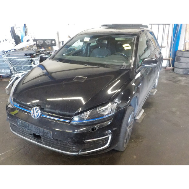 Veiligheidsgordel rechts achter Volkswagen Golf VII (AUA) (2014 - 2020) Hatchback 1.4 GTE 16V (CUKB)
