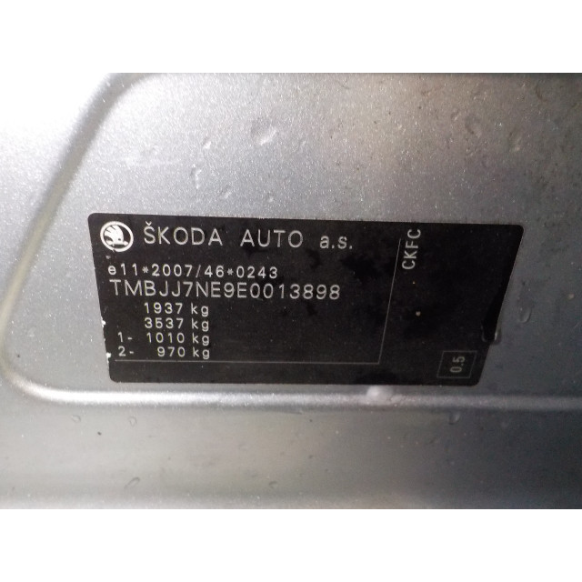 Lichtschakelaar Skoda Octavia Combi (5EAC) (2012 - 2020) Combi 2.0 TDI GreenTec 16V (CKFC(Euro 5))