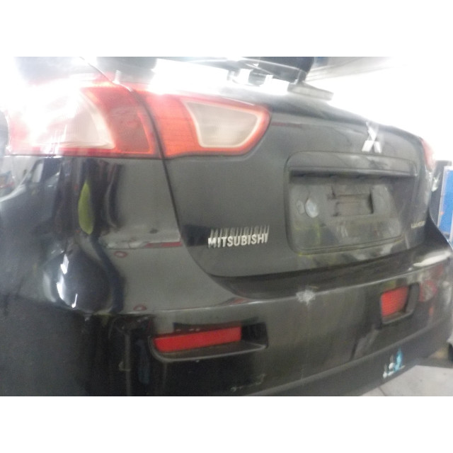 Veiligheidsgordel rechts voor Mitsubishi Lancer Sportback (CX) (2008 - 2010) Hatchback 2.0 DI-D 16V (BWC)