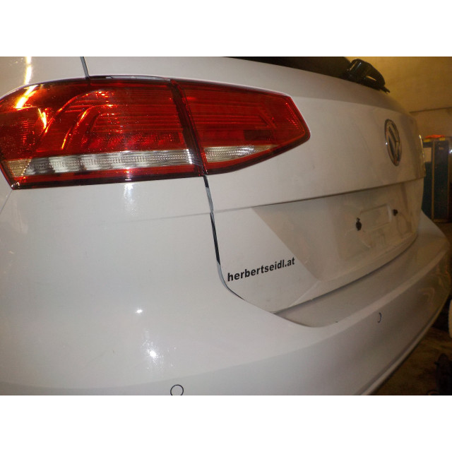 Voorfront slotplaat Volkswagen Passat Variant (3G5) (2014 - heden) Combi 2.0 TDI 16V 150 (CRLB)