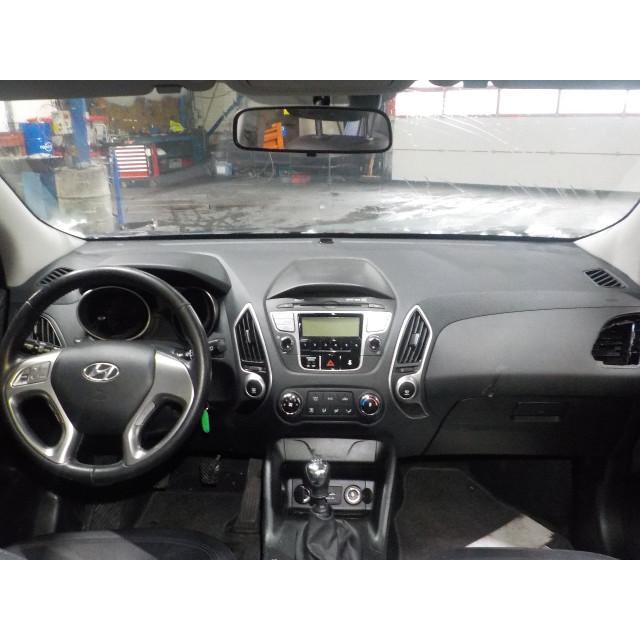 Remklauw rechts voor Hyundai iX35 (LM) (2010 - 2015) SUV 1.7 CRDi 16V (D4FD)