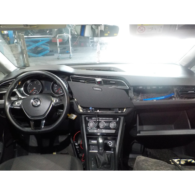 Portier rechts voor Volkswagen Touran (5T1) (2016 - 2021) MPV 1.6 TDI SCR BlueMotion Technology (DGDA)