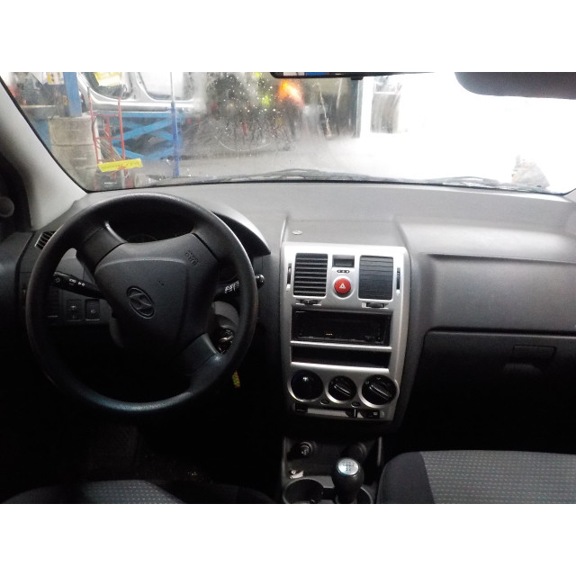 Achterlicht links buiten Hyundai Getz (2005 - 2009) Hatchback 1.5 CRDi 16V (D4FAL)
