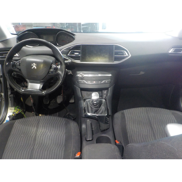 Cockpit Peugeot 308 SW (L4/L9/LC/LJ/LR) (2014 - 2021) Combi 5-drs 1.6 HDi 115 (DV6FC(BHX))