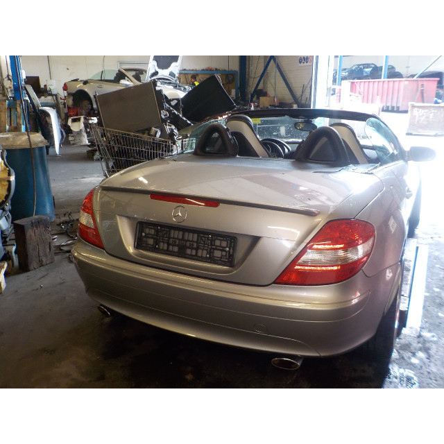 Draagarm rechts voor onder Mercedes-Benz SLK (R171) (2004 - 2011) Cabrio 3.5 350 V6 24V (M272.963)
