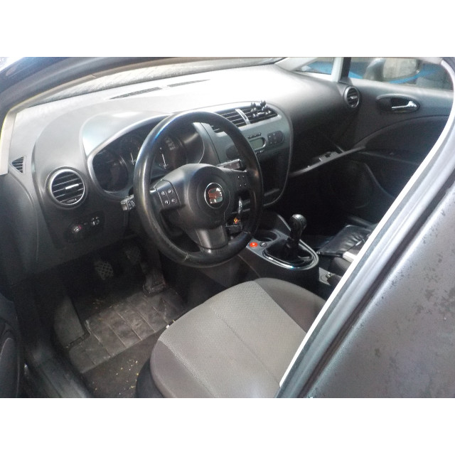 Koplamp links Seat Leon (1P1) (2005 - 2010) Hatchback 5-drs 2.0 FSI 16V (BVY)