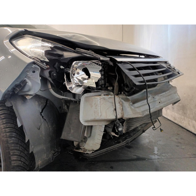 Dacia Sandero 1.4 Lauréate LPG - Frontschade