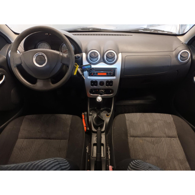 Dacia Sandero 1.4 Lauréate LPG - Frontschade