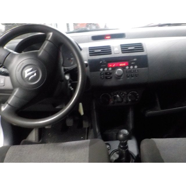 Veiligheidsgordel rechts voor Suzuki Swift (ZA/ZC/ZD1/2/3/9) (2005 - 2010) Hatchback 1.3 VVT 16V (M13A VVT)