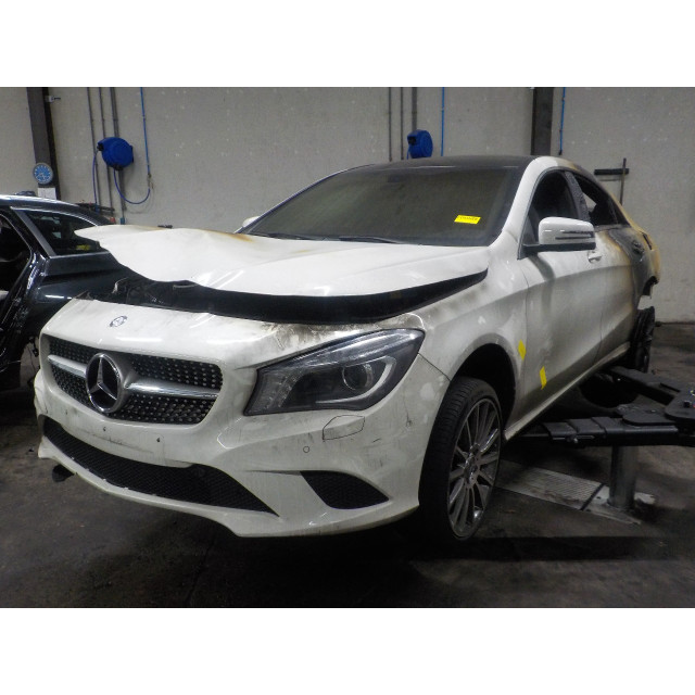 Remklauw links voor Mercedes-Benz CLA (117.3) (2013 - 2019) Sedan 1.6 CLA-200 16V (M270.910)