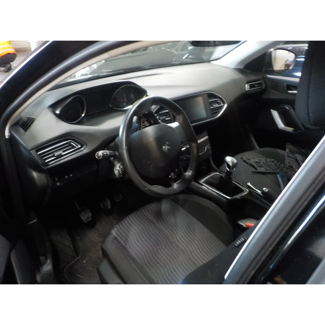Radio Peugeot 308 SW (L4/L9/LC/LJ/LR) (2014 - 2021) Combi 5-drs 1.6 BlueHDi 120 (DV6FC(BHZ))