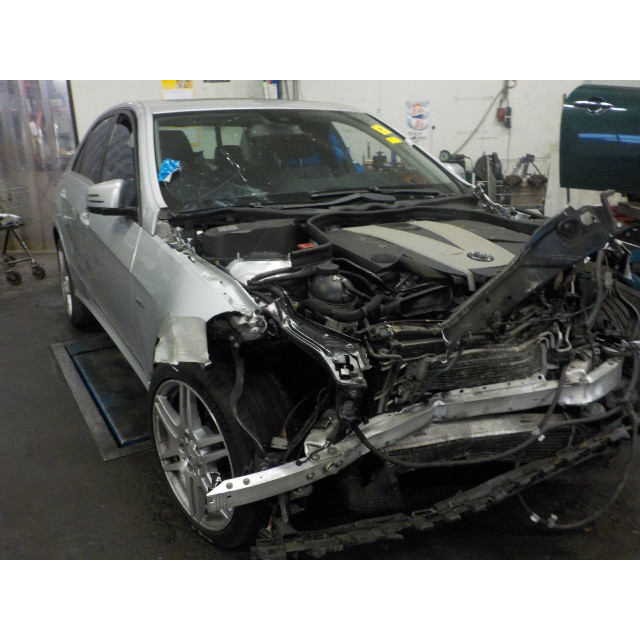 Spiegel binnen Mercedes-Benz E (W212) (2009 - 2015) Sedan E-350 CDI V6 24V BlueEfficiency (OM642.850(Euro 5))