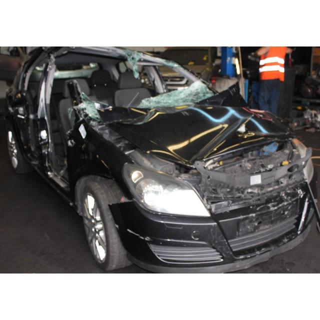 Ruitenwisserarm links voor Opel Astra H (L48) (2004 - 2010) Hatchback 5-drs 1.7 CDTi 16V (Z17DTH(Euro 4))