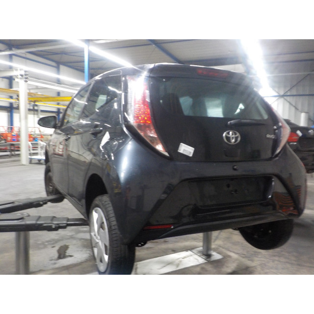Veerpoot links voor Toyota Aygo (B40) (2014 - 2018) Hatchback 1.0 12V VVT-i (1KR-FE)