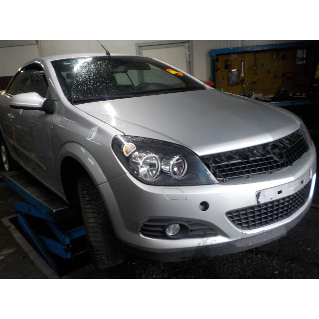 Opel Astra H Twin Top (L67)