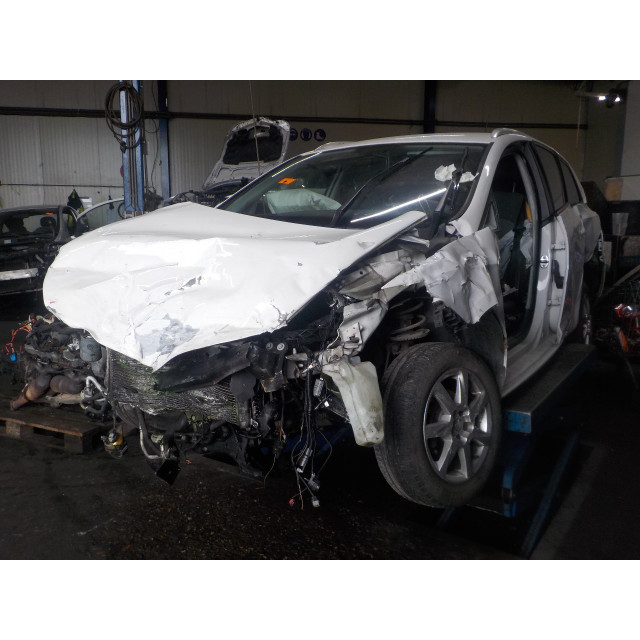 Remklauw rechts voor Seat Ibiza ST (6J8) (2010 - 2015) Combi 1.2 TDI Ecomotive (CFWA)