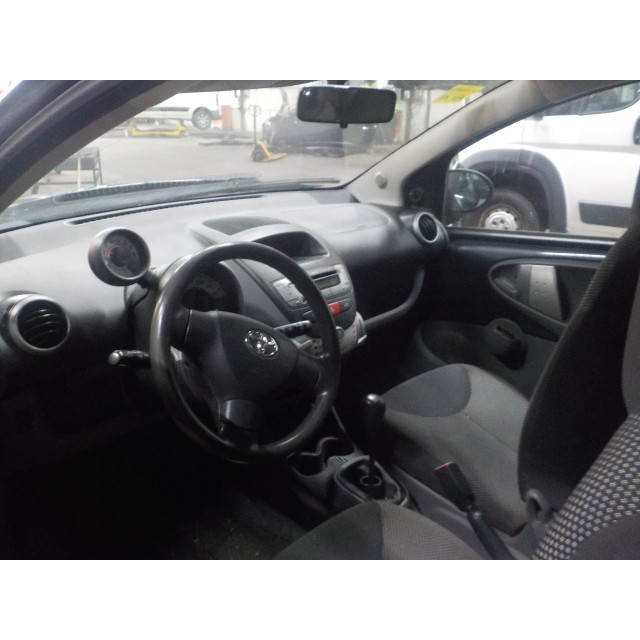 Portier rechts voor Toyota Aygo (B10) (2005 - 2014) Hatchback 1.0 12V VVT-i (1KR-FE)