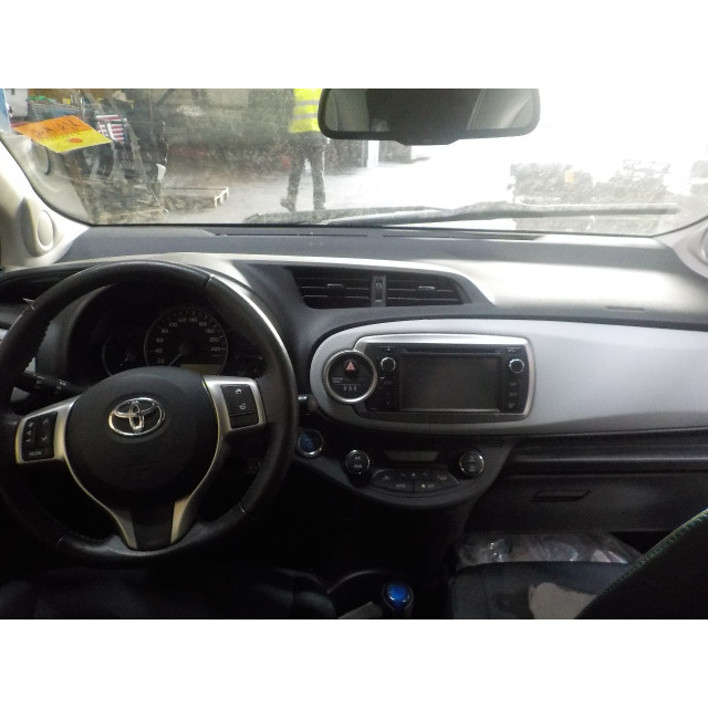 Bedieningspaneel kachel Toyota Yaris III (P13) (2012 - 2020) Hatchback 1.5 16V Hybrid (1NZ-FXE)
