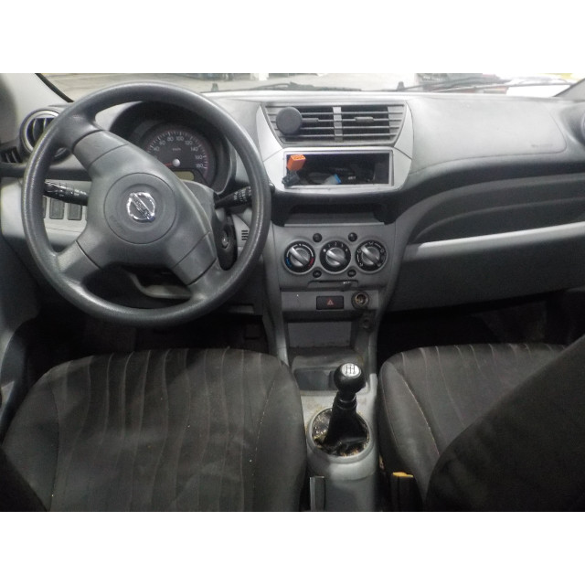 Portier links achter Nissan/Datsun Pixo (D31S) (2009 - 2013) Hatchback 1.0 12V (K10B(Euro 5))