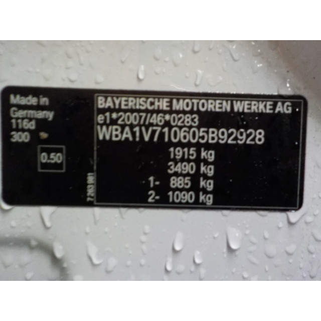Remklauw rechts achter BMW 1 serie (F20) (2015 - 2019) Hatchback 5-drs 116d 1.5 12V TwinPower (B37-D15A)