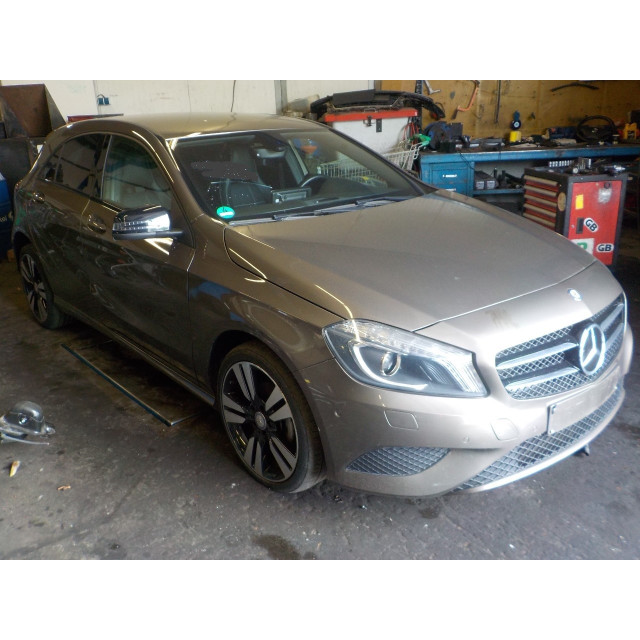 Handrem ontgrendeling Mercedes-Benz A (W176) (2012 - 2014) Hatchback 1.8 A-180 CDI 16V (OM651.901(Euro 5))